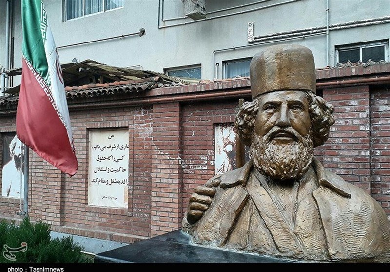 مجسمه میرزا کوچک